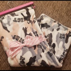Juicy couture plush blanket